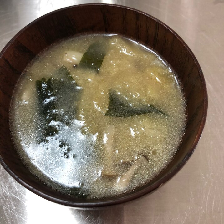 しめじとお揚げの味噌汁